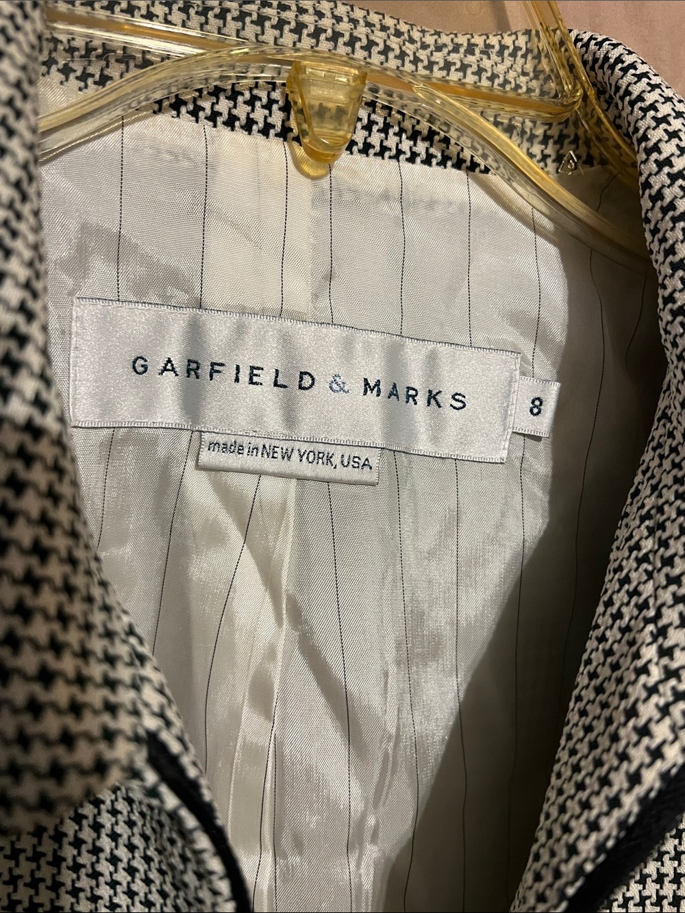 Garfield & Marks Classy Black & White Houndstooth Zip-Front Blazer, Size 8